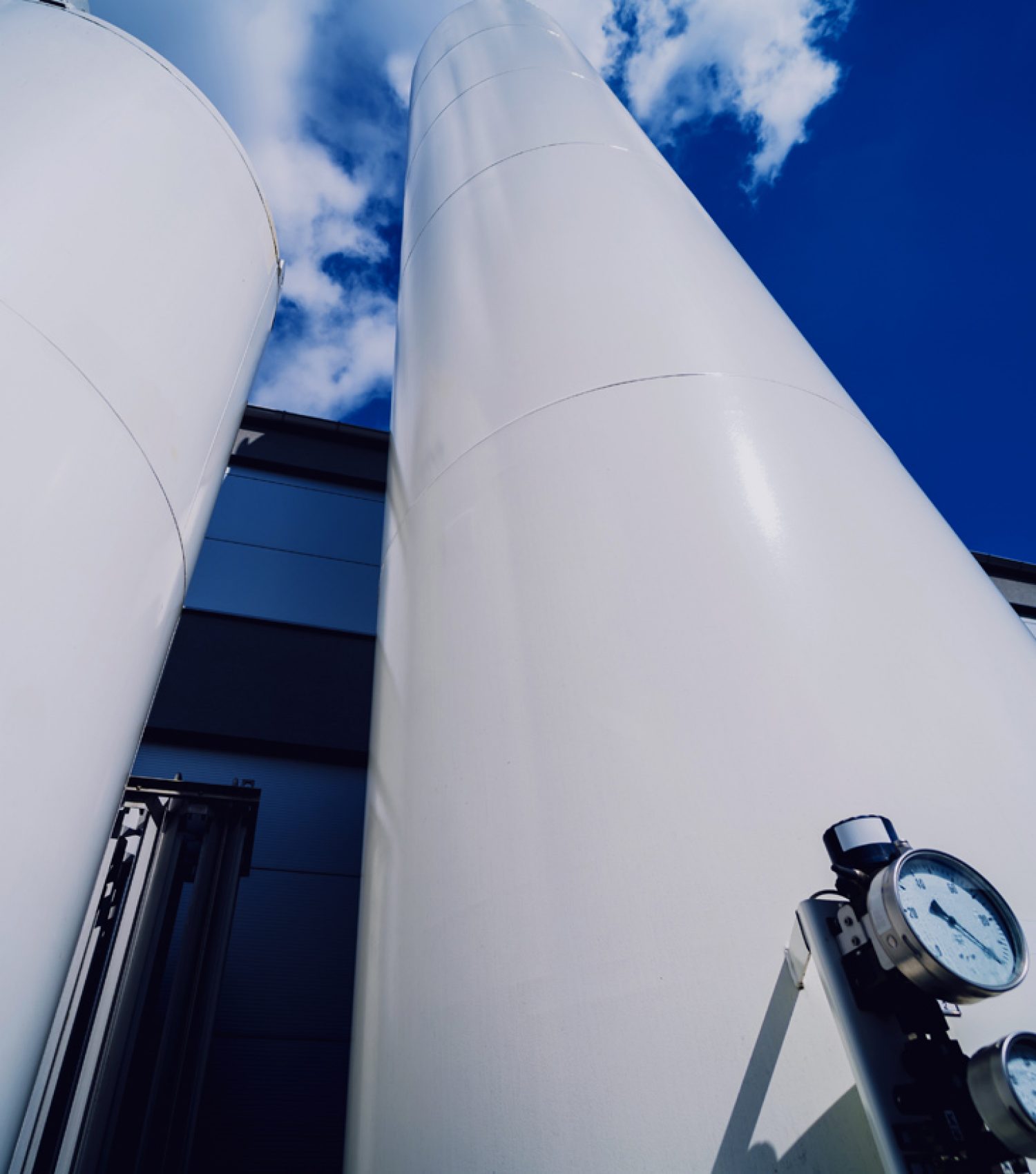 Liquid nitrogen tanks and heat exchanger coils for producing industrial gas Liquid nitrogen tanks and heat exchanger coils for producing industrial gas.