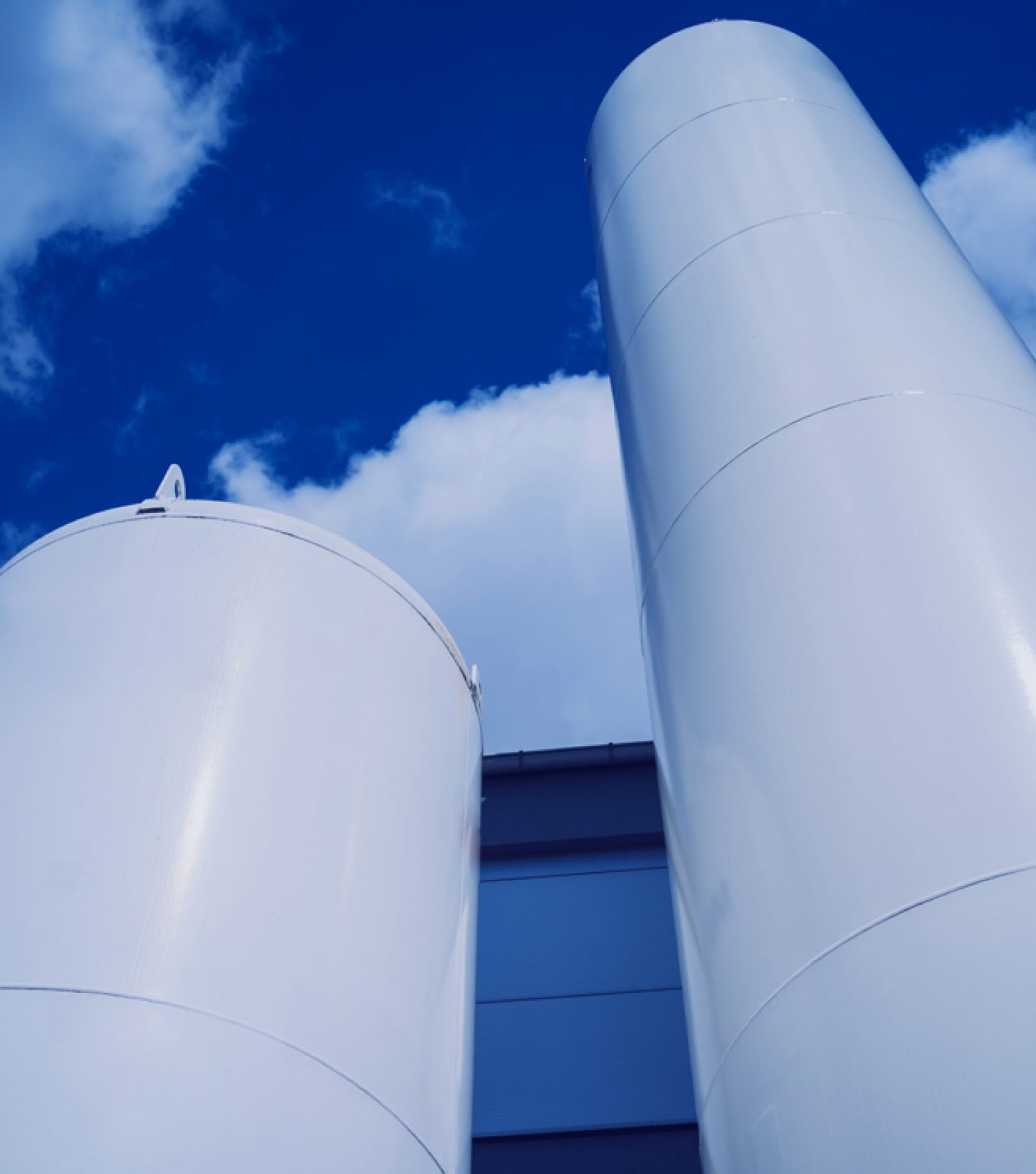 Liquid nitrogen tanks and heat exchanger coils for producing industrial gas Liquid nitrogen tanks and heat exchanger coils for producing industrial gas.